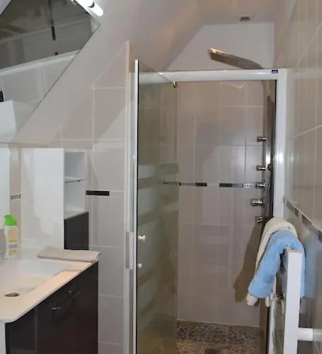 Maison Mitoyenne Confort Et Parking Securise. *