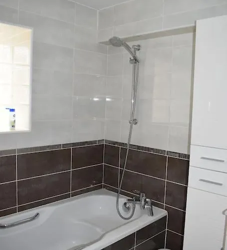 Maison Mitoyenne Confort Et Parking Securise. * Juillan