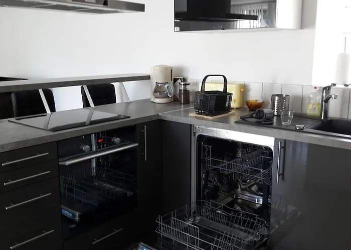 Hotel Maison Mitoyenne Confort Et Parking Securise.