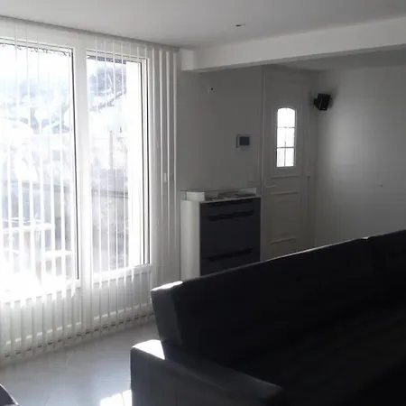 Hotel Maison Mitoyenne Confort Et Parking Securise. *