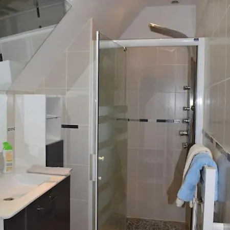 Maison Mitoyenne Confort Et Parking Securise. *