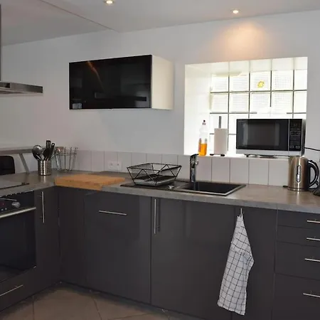 Maison Mitoyenne Tout Confort Et Parking Securise. * Juillan