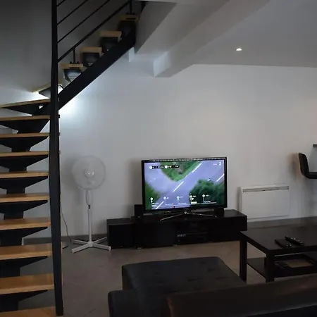 Hotel Maison Mitoyenne Confort Et Parking Securise. *