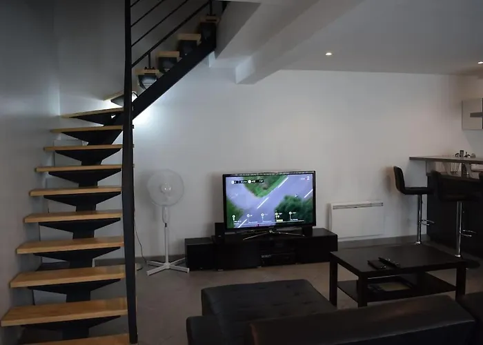 Hotel Maison Mitoyenne Confort Et Parking Securise. *